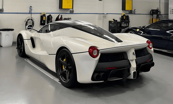 Traseira da Ferrari LaFerrari 499