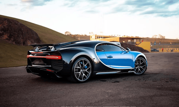 Bugatti Chiron Sport no Autódromo Velocitta