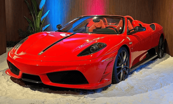 Ferrari Scuderia Spider 16M Rosso Scuderia no Brasil