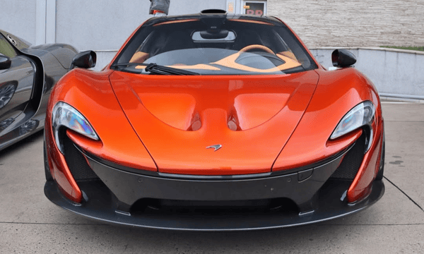 McLaren P1 na cor Volcano Orange em Itu