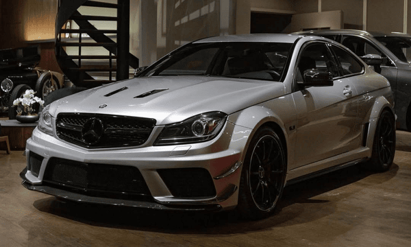Mercedes-Benz C 63 AMG Coupé Black Series na cor Iridium Silver