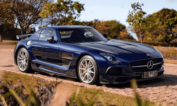 Mercedes-Benz SLS AMG Black Series na cor Mystic Blue