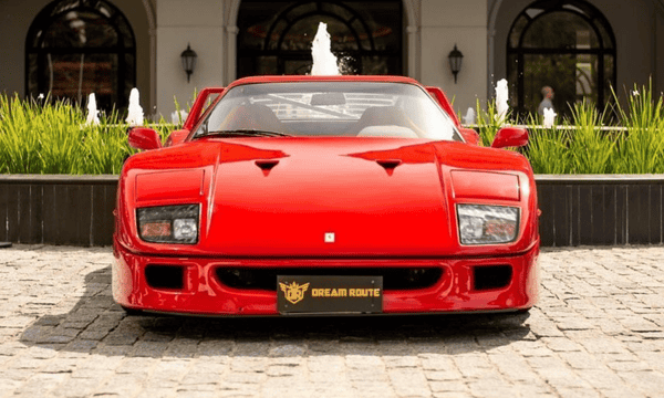 Ferrari F40 no Palácio Tangará