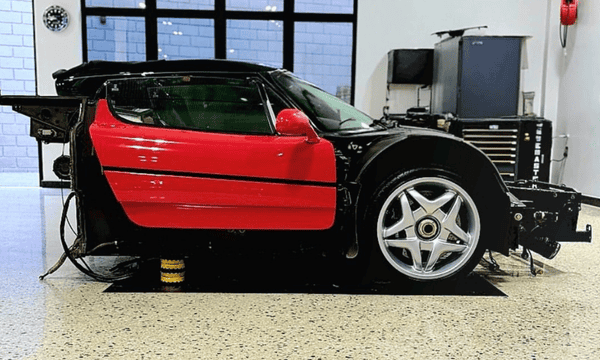 Única Ferrari F50 no Brasil sendo restaurada