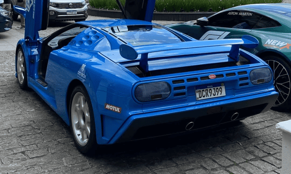 Único Bugatti EB110 SS no Brasil
