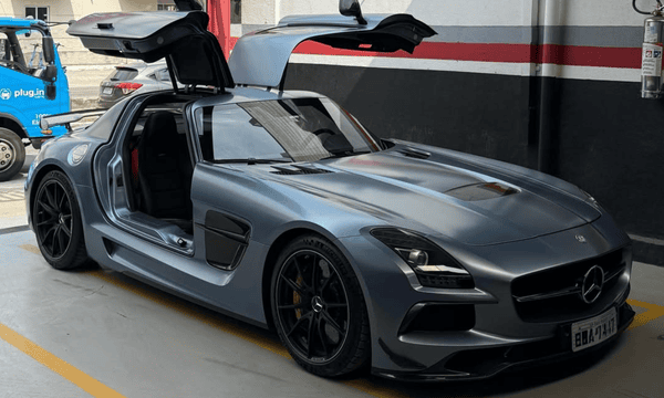Mercedes-Benz AMG SLS Black Series Yosemite Blue Magno