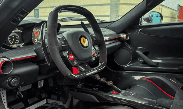 Interior da Ferrari LaFerrari Aperta 